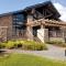 Peaceful Pocono Lakefront, beach, pools, firepit, pets