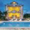 2 Bedroom Nice Apartment In Pinezici