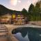 2 Bedroom Mountain Residence in the Heart of Aspen with Amenities Including Heated Pool, Hot Tubs, Game Room and Spa - Aspen