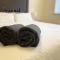 Travaal.©om - 2 Bed Serviced Apartment Farnborough