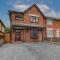 Walsall - 4 Bedroom House, Wi-Fi, Garden , Sleeps 8 - JRR Stays - Bescot