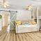 Epic Brunswick Apartment, Deck with Private Hot Tub! - Brunswick