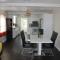 Entire 3 Bedroom Home with Golf Putting & hot spa
