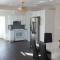 Entire 3 Bedroom Home with Golf Putting & hot spa