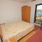 Apartment Vis 8448a