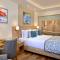 Golden Sarovar Portico