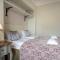 Dream Stay - Historical 3-Bedroom Apartment with Sauna & Fireplace