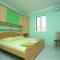 Apartments by the sea Pasman - 8295