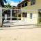 2 bedroom apartmen in the heart of west end!