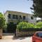 Apartments with a parking space Jelsa, Hvar - 8750 - 耶尔萨