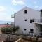 Apartments with parking space Lokva Rogoznica, Omis - 10358
