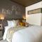 Sanae Oldtown Hotel