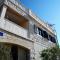 Apartments with parking space Sumartin, Brac - 11387