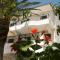 Apartments by the sea Podgora, Makarska - 11335
