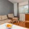 Apartments and rooms by the sea Mali Losinj (Losinj) - 10420