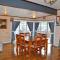 Mistys Beachside Cottage - Bring your own linen.