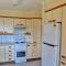 Seaview Townhouse 4 -Bring your own linen.