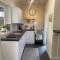 Delightful 2 bed detached home with secure parking - Huntington