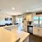 Perfect base Invermere 3bd townhouse mt views with garage
