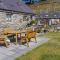 Finest Retreats - Moelis Granary - Luxury Cottage with Hot Tub - Llandrillo