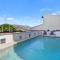 Stunning Coastal 3 Bedroom Apartment in Cairns CBD