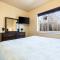 Beautifully Updated PC condo w Pool, Hot Tub, Gym!
