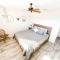 PRIVATE VIEW ON THE LAKE SIDE OF 95! Sleeps 16
