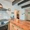 Dreamy Wooded Cabin with Private Beach and Kayaks! - 奥林匹亚