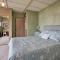 Oceanside Getaway with Beach Access and Home Gym! - 库斯贝