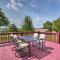Table Rock Lake Getaway with Fire Pit, Deck and Grill! - Golden