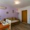 Apartments with parking spaces Marina, Trogir - 14258