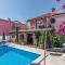 Family friendly apartments with a swimming pool Fratrici, Umag - 14384 - Umag