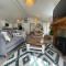 Hedgehog Lodge at Owlet Hideaway - with Hot Tub, near York