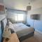 Seaside bungalow 5 mins walk to beach and town - 布德