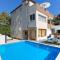 Seaside apartments with a swimming pool Mavarstica, Ciovo - 16730 - Trogir