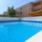 Seaside apartments with a swimming pool Mavarstica, Ciovo - 16730 - Трогир