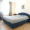 Apartments and rooms with parking space Njivice, Krk - 17010