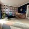 Luxury 4-5 Bed Home with Games Room and Balcony - 纽敦