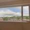 Luxury 4-5 Bed Home with Games Room and Balcony - 纽敦