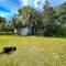 House of Shells, beautiful garden, fenced yard, dog friendly, fire pit!