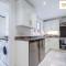 LONG STAYS 30pct OFF - Spacious 4Bed - Sports Channels - Parking By Klarok Short Lets & Serviced Accommodation - Peterborough