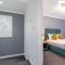 LONG STAYS 30pct OFF - Spacious 4Bed - Sports Channels - Parking By Klarok Short Lets & Serviced Accommodation - Peterborough
