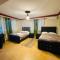 Lovely 2 Bedroom Condo With Pool And Hot Water
