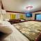 Lovely 2 Bedroom Condo With Pool And Hot Water
