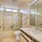 Access to 33 Pools Cathedral City Condo with Patio - 大教堂城