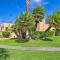 Access to 33 Pools Cathedral City Condo with Patio - 大教堂城