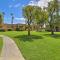 Access to 33 Pools Cathedral City Condo with Patio - 大教堂城