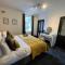 Contemporary & Chic inner terrace 5 mins from Barnsley town centre