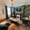 Contemporary & Chic inner terrace 5 mins from Barnsley town centre