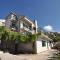 Apartments by the sea Zavode, Omis - 1022